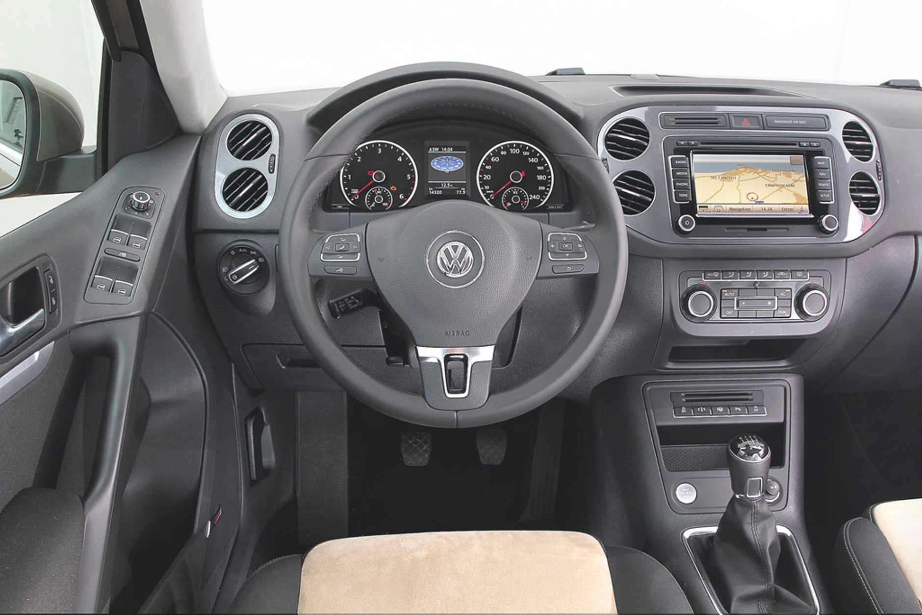 Porównanie kompaktowych SUV-ów: Mazda CX-5 kontra Volkswagen Tiguan, Subaru XV i Range Rover Evoque