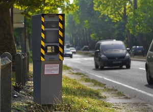 Francja rozważa poluzowanie kar za prędkość. "Zaproszenie do szybszej jazdy"