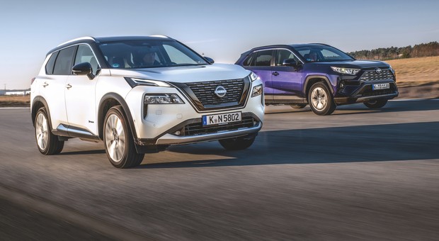 Nissan X-Trail kontra Toyota RAV4. Która hybryda jest lepsza?