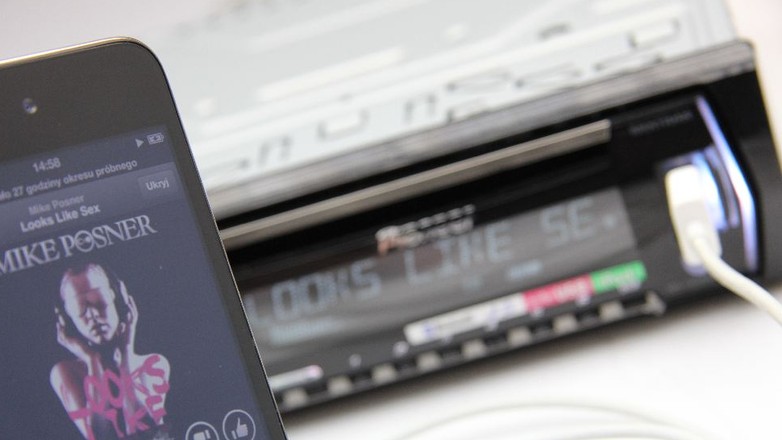 Z Apple (iPod) współpraca bez problemu. Co ważne jest dostęp do muzyki jak i dźwięku z aplikacji (tryb AppMode).