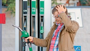 Podatki od samochodów, paliw i dróg. W Polsce nie jest tanio