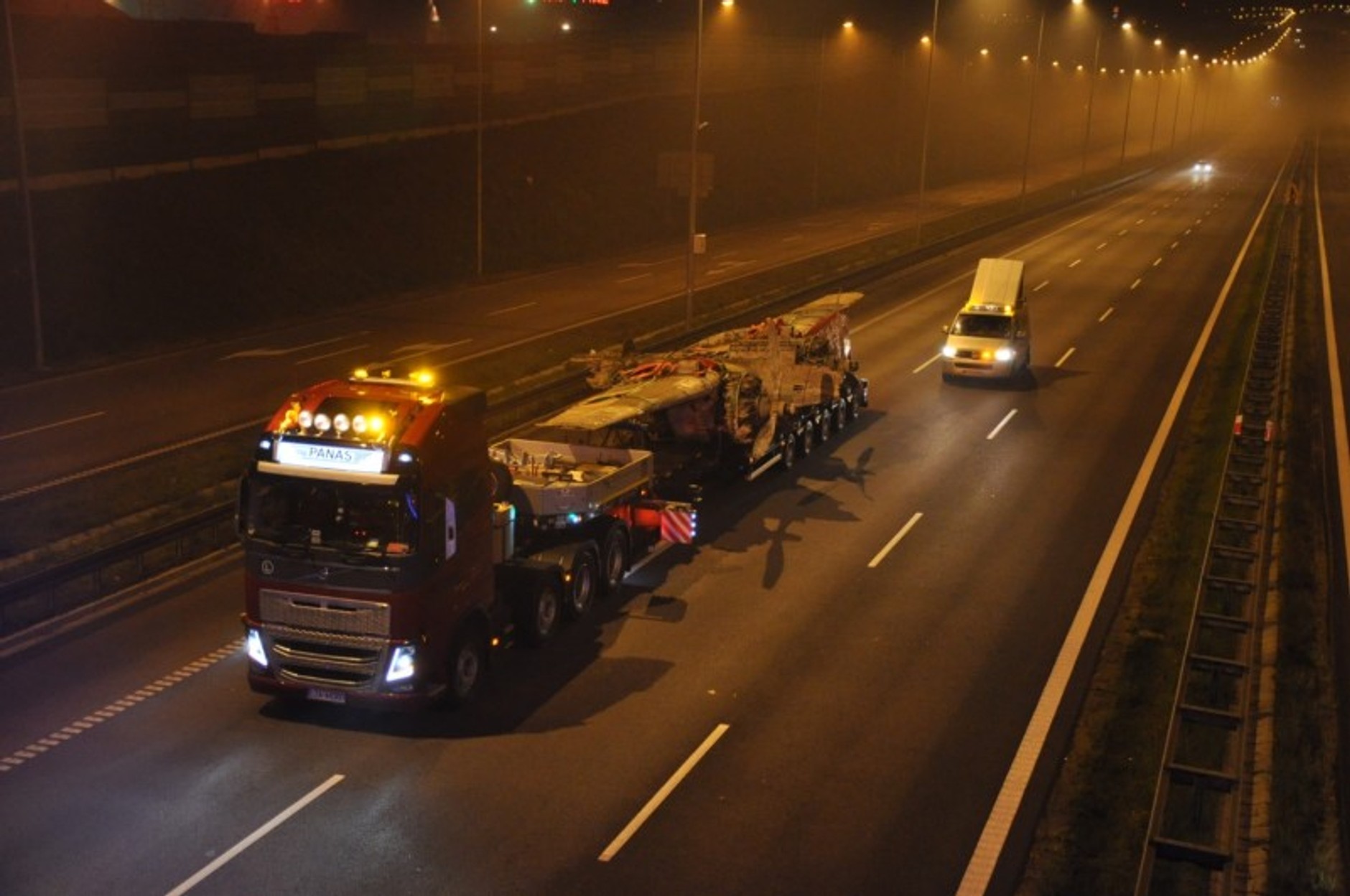 Giganci na drogach, czyli jakimi zasadami rządzą się przejazdy ponadgabarytowe