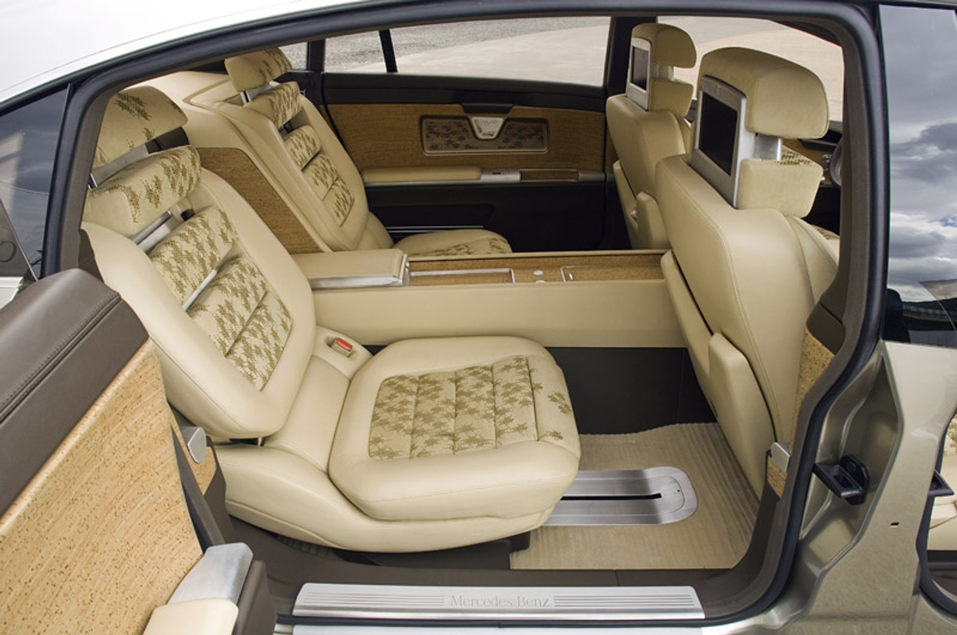 IAA Frankfurt 2007: Mercedes-Benz F700 – mistyczna nowoczesność