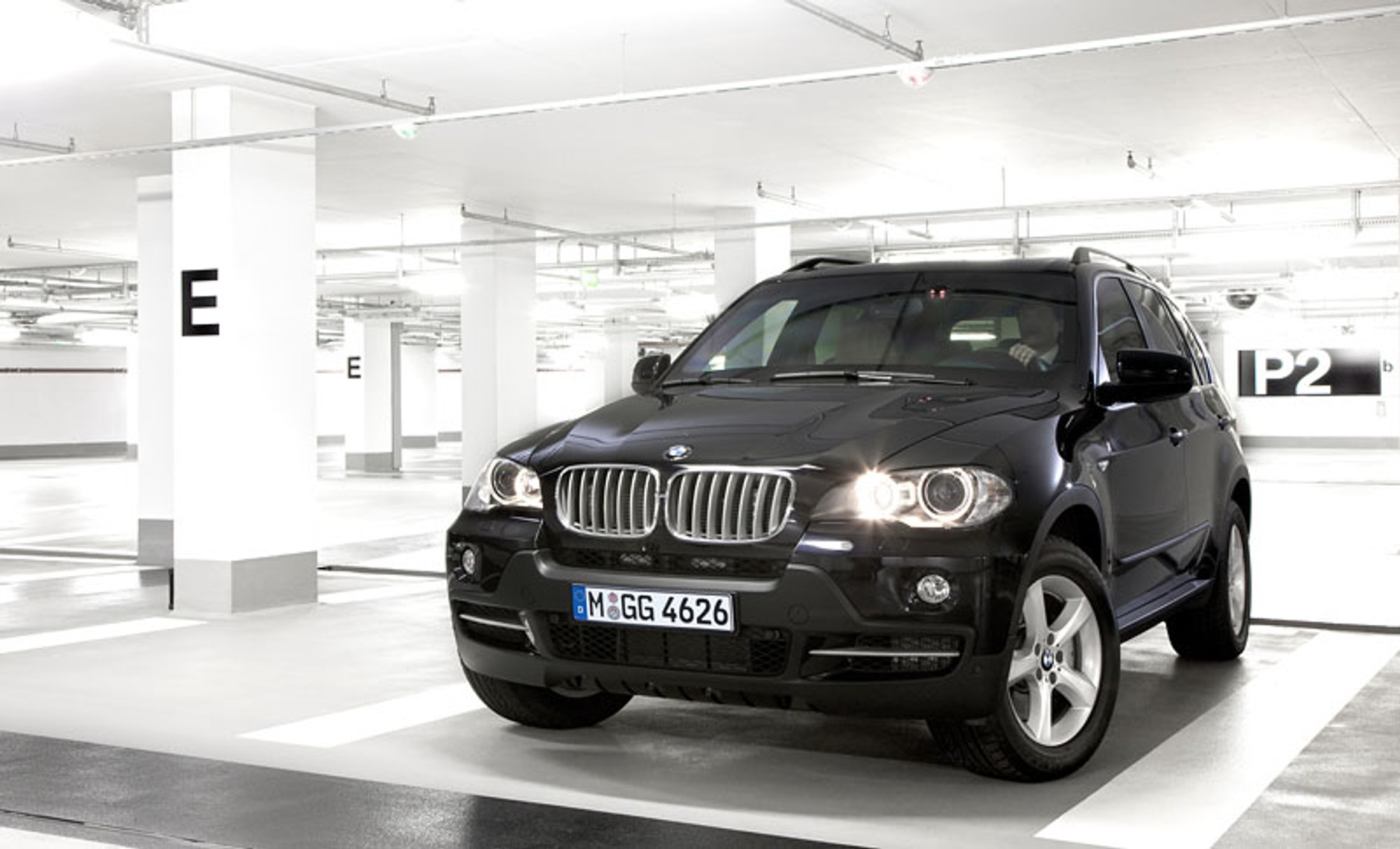 BMW X5 Security Plus: pancerna twierdza (fotogaleria)