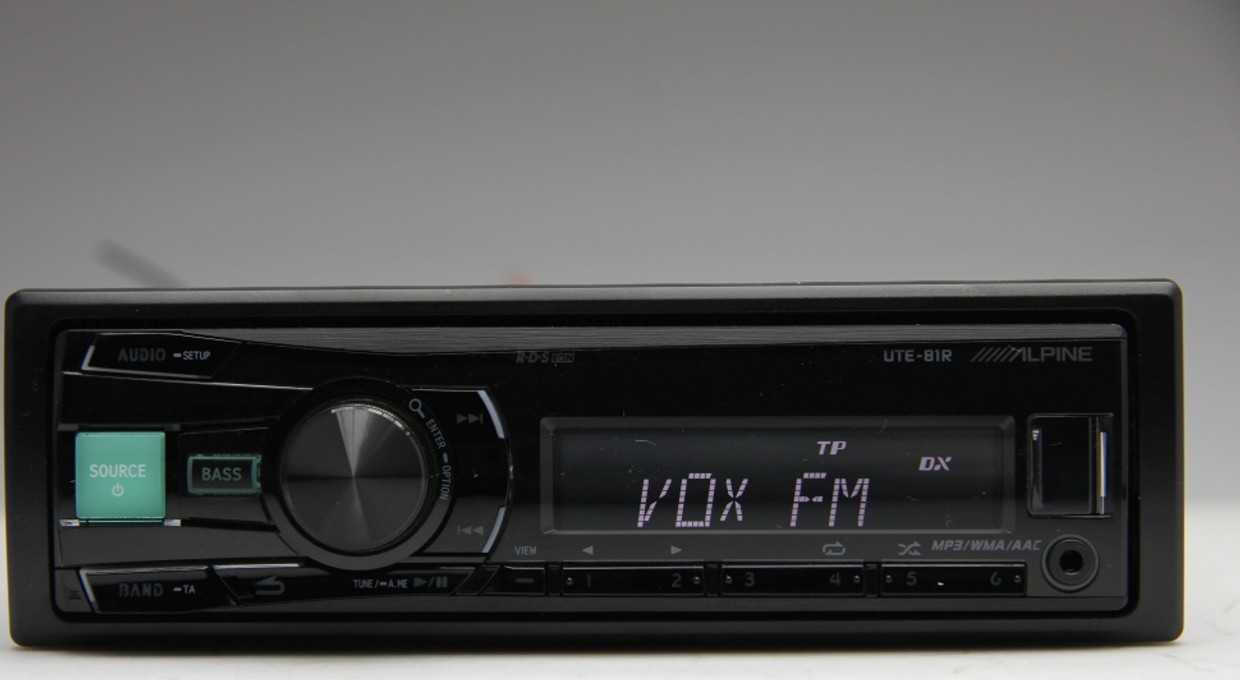 Tanie Alpine UTE-81R: test radia bez CD