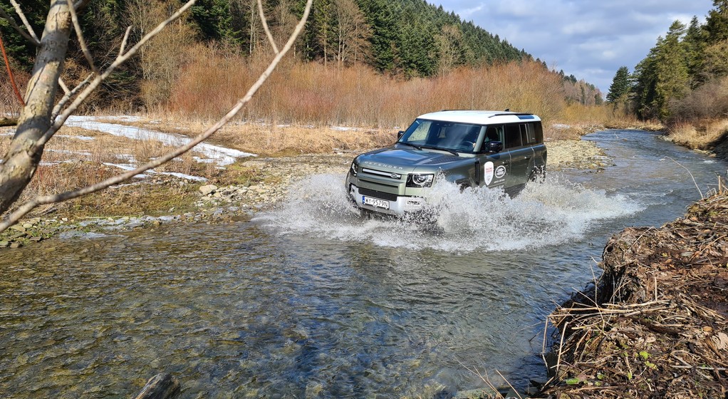 Land Rover Defender 110