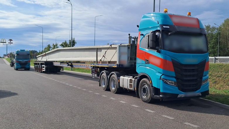 Pojazdy ponadnormatywne z wielkimi dźwigarami bez odpowiednich zezwoleń