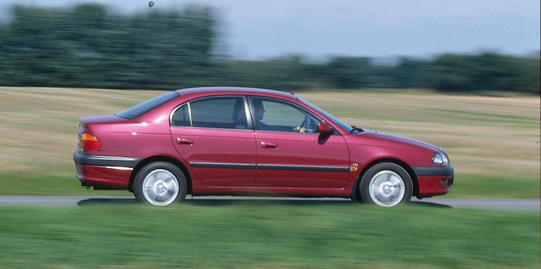 Szukamy auta za kilka tysięcy złotych. Najlepsze oferty z rynku aut używanych