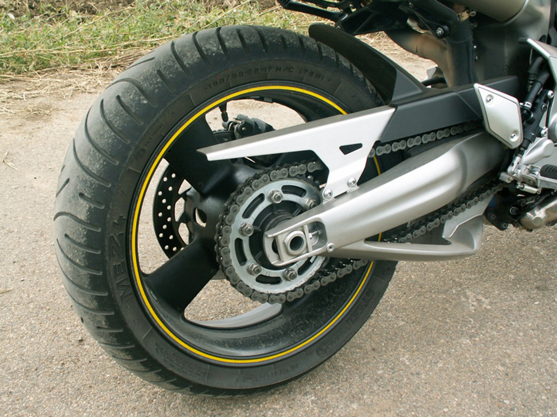 Yamaha MT-01: agresywny jednoślad (test)