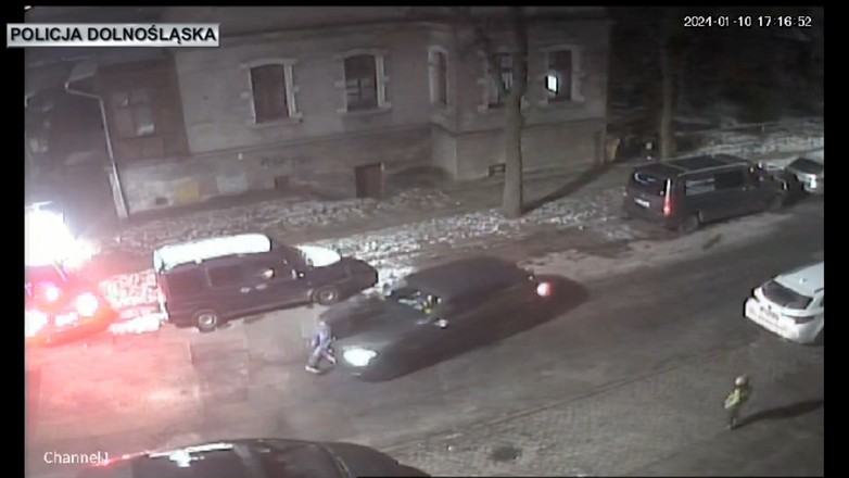 Kierowca BMW chciał uniknąć spotkania z policją. Tylko się pogrążył