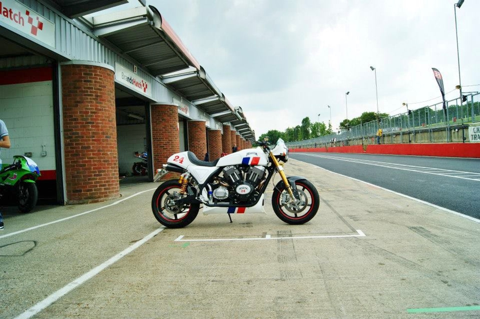 Hesketh V1000