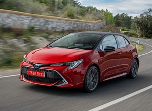 Wyniki sprzedaży w kwietniu – Corolla depcze po piętach Octavii