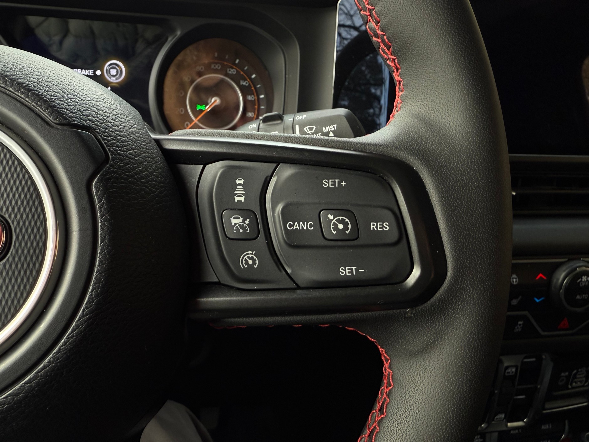 Jeep Wrangler vs Toyota Land Cruiser