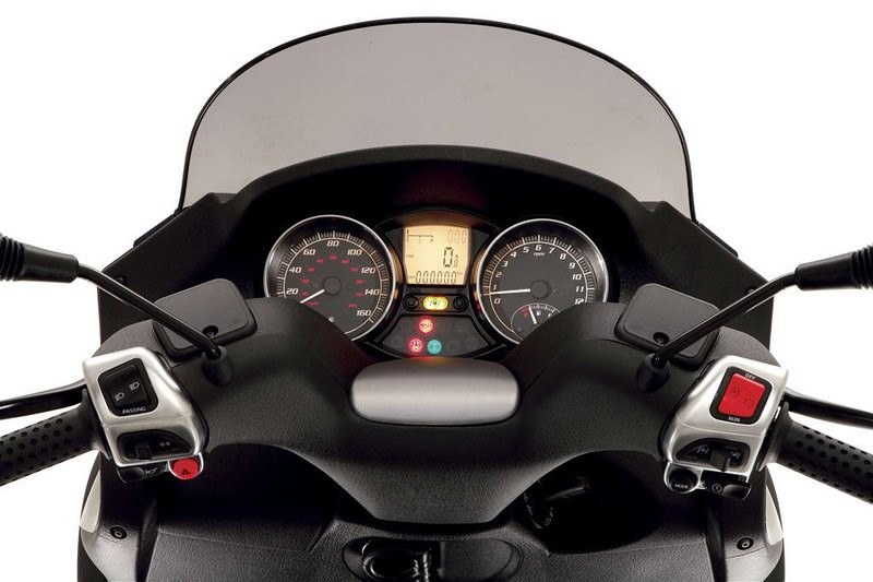 Gilera Fuoco 500 i Piaggio MP3 400: trójkołowcem do pracy