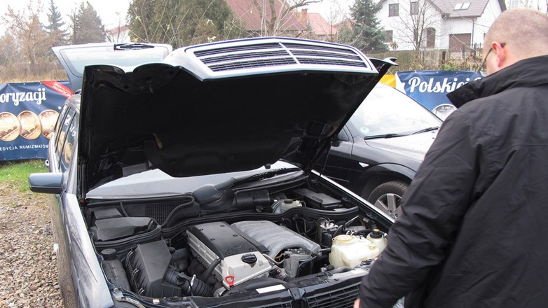 Kupno Mercedesa W210: zobacz, jak nie wejść na minę