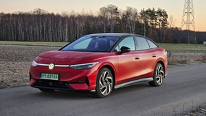 Volkswagen ID.7 wygryzł Teslę na największym rynku w Europie. Czy warto go kupić też w Polsce?