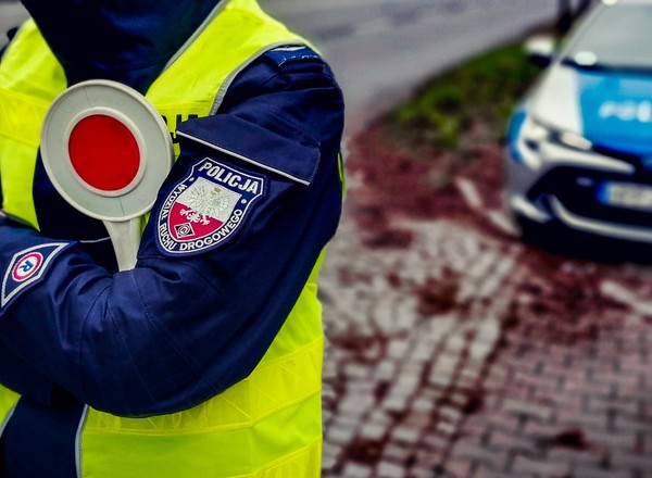 Jechał zdecydowanie za szybko. Policjanci nie mieli skrupułów