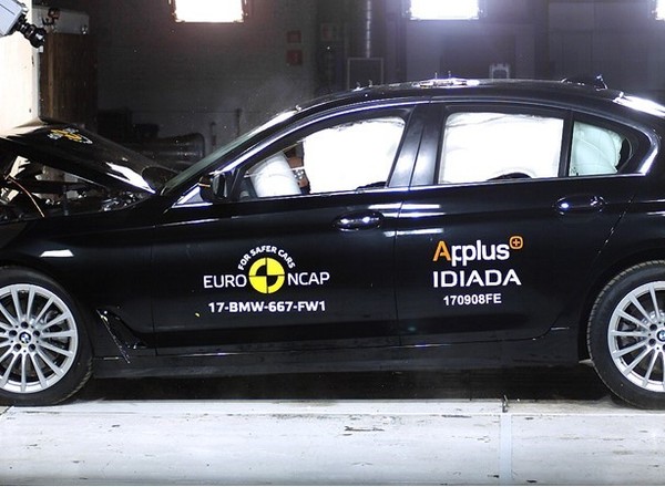 Testy zderzeniowe: 5 gwiazdek dla BMW serii 5 i 3 dla Fiata Doblo