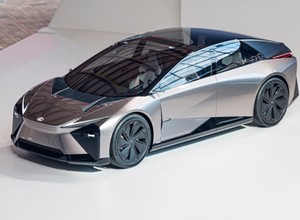 Lexus LF-ZC pokazuje przyszłość aut tej japońskiej marki. Jest mocno futurystyczna
