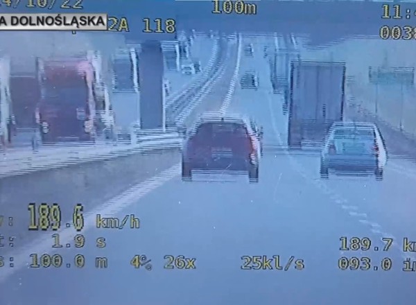 Pędziła po S8. Mandat był surowy, ale i tak miała nieco szczęścia [WIDEO]