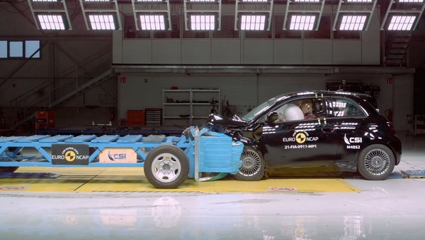 Test zderzeniowy Euro NCAP Fiata 500