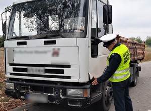 Ciężarówką w takim stanie wiózł deski. Nie uwierzysz, jaki dostał mandat