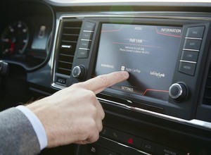 Seat odbierze email i wyszuka parking
