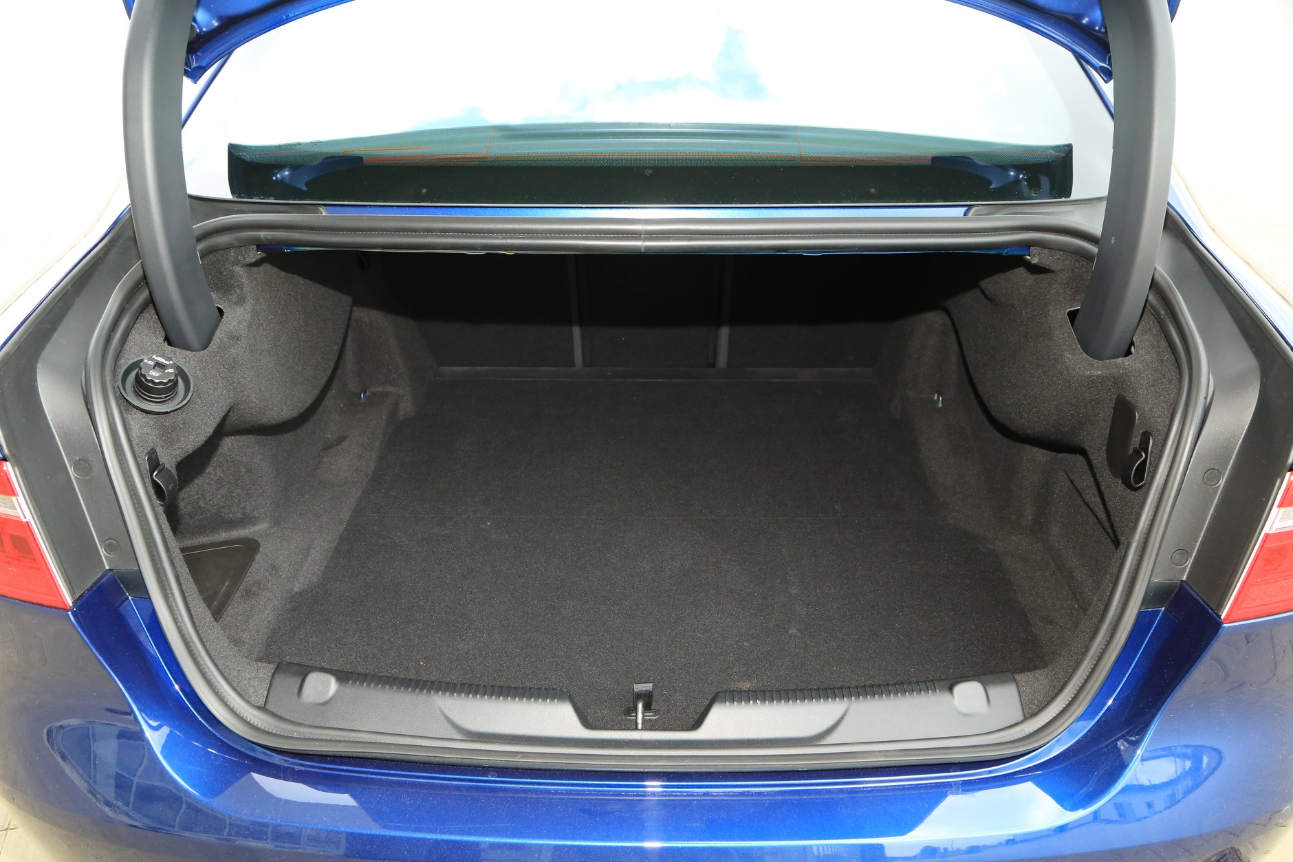 Jaguar XE 2.0 D R-Sport