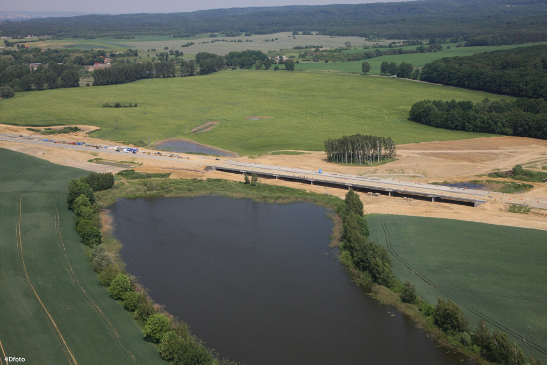 Jezdnia kontra opady deszczu - Gdzie trafia woda z drogi?