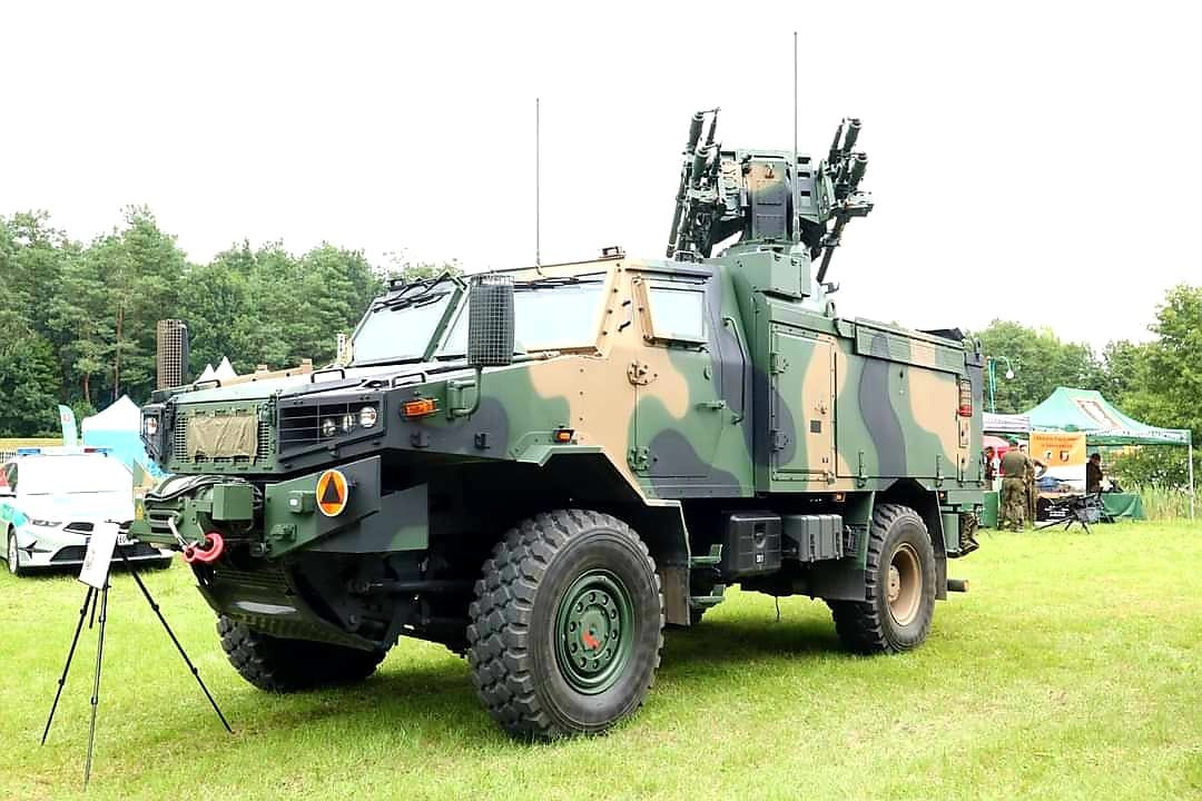 Samobieżny przewiwlotniczy system rakietowy Poprad na jarmarku w Kodeniu w 2022 roku.