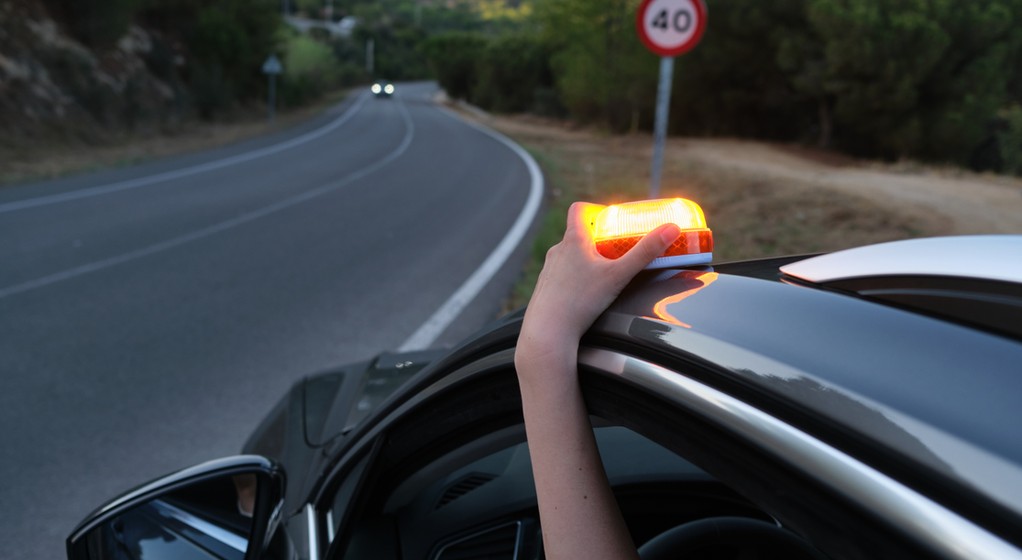 Lampa o nazwie V16 – oficjalny, obowiązkowy element wyposażenia samochodu w Hiszpanii od 1 stycznia 2026 r.