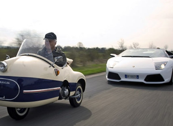 Dwa cabrio, dwa światy - Murcielago Roadster kontra Mopetta