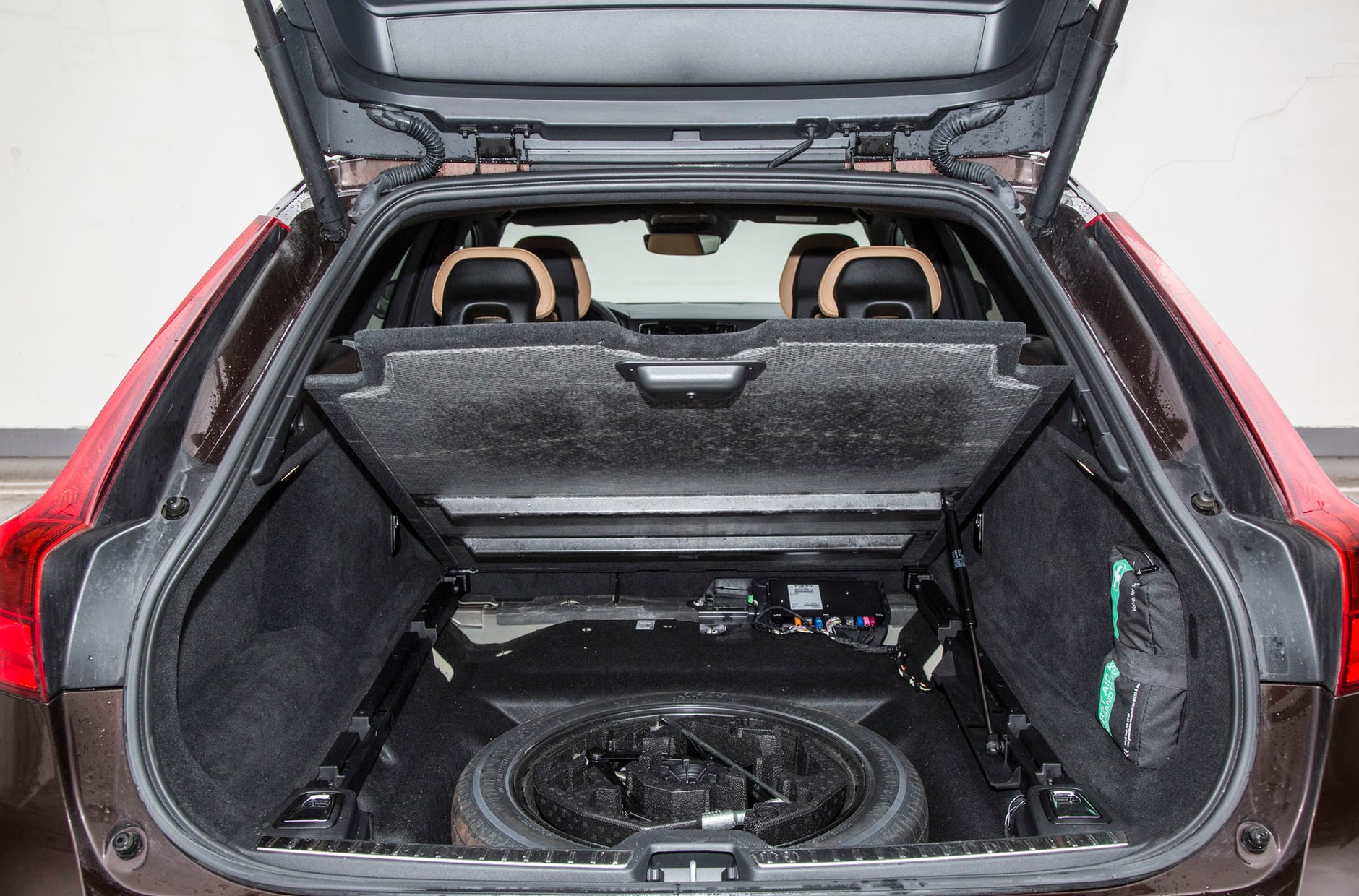 Volvo V90 D5 AWD - pięć metrów dobrego stylu