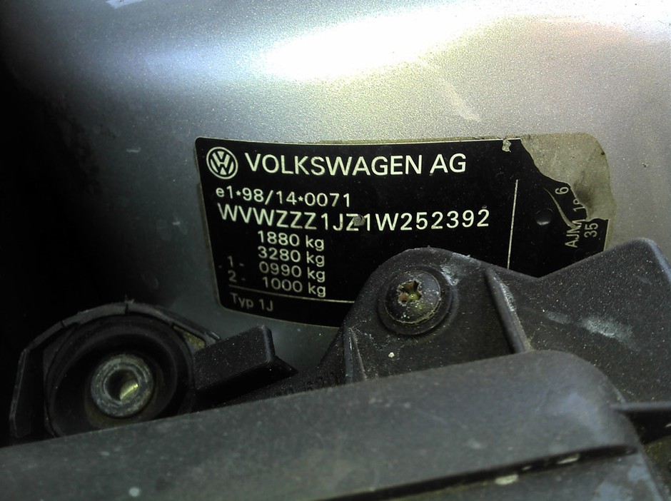 Szukamy auta z ogłoszenia. VW Golf: smutny samochód na lewych tablicach