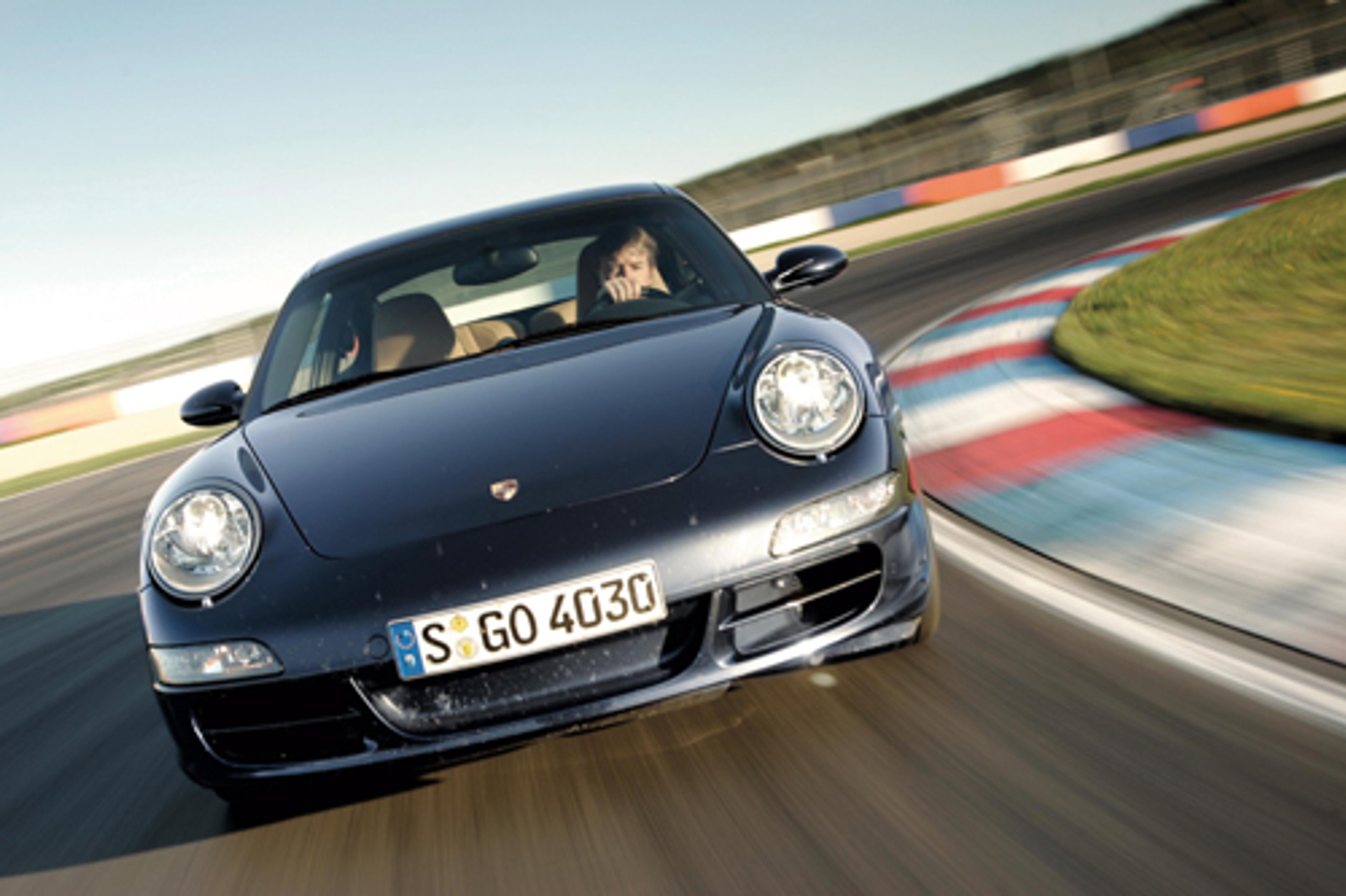 Audi R8 i Porsche 911 Carrera - Legenda czy młody gniewny?