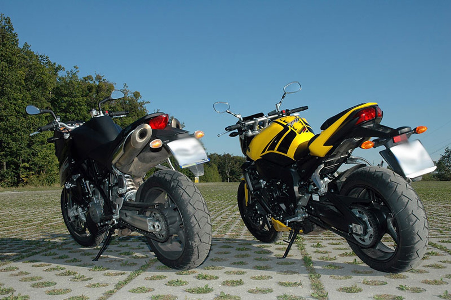 KTM 990 SuperDuke vs. Yamaha FZ1 (test porównawczy)