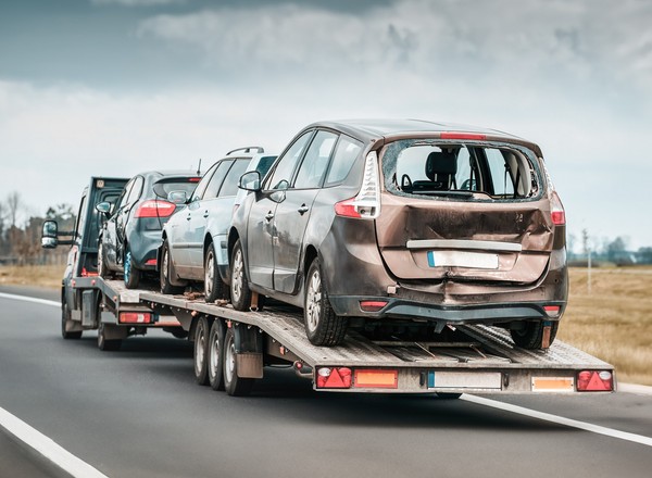 Rekordowy import aut używanych i zużytych. Najwięcej ściągamy z... są zaskoczenia