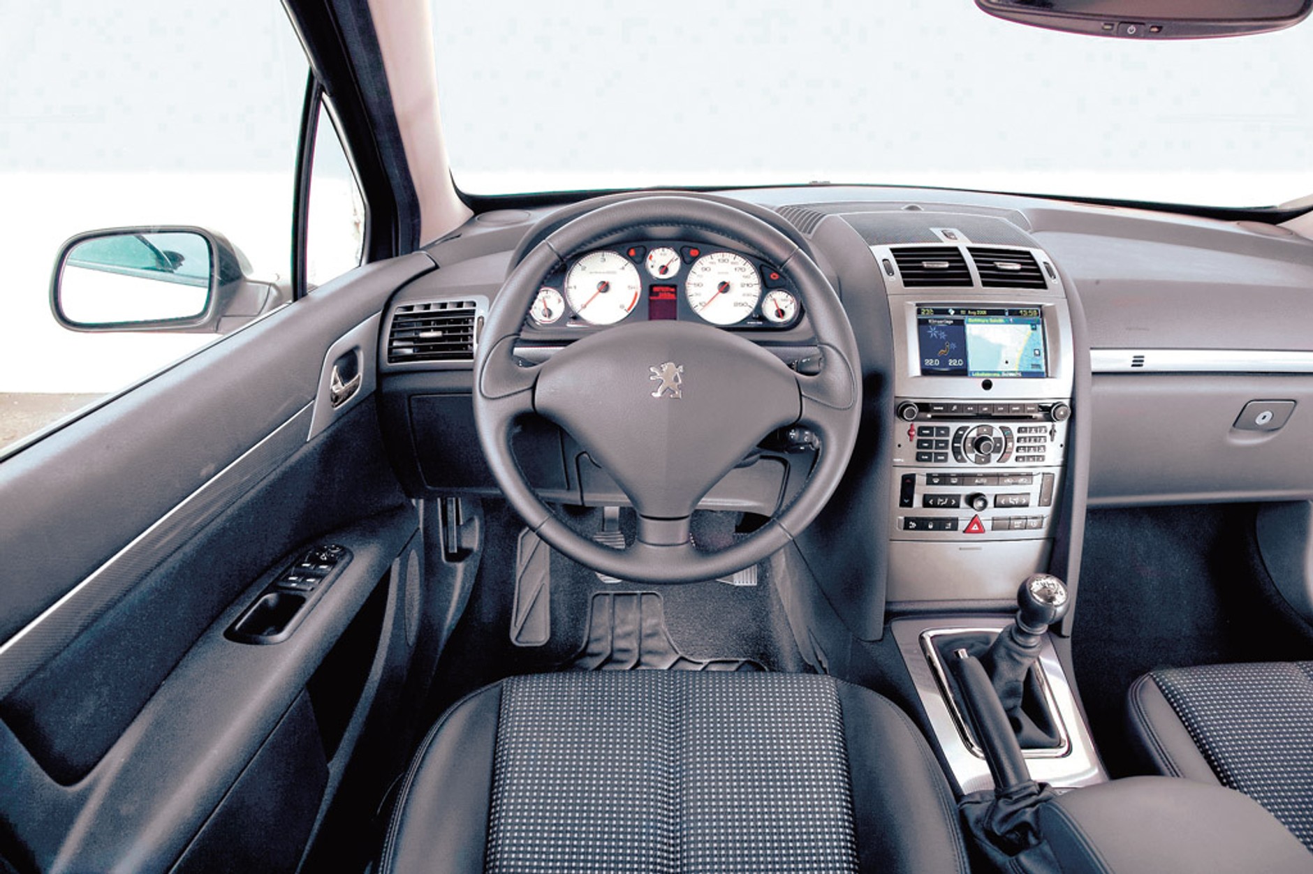 Peugeot 407 kontra Toyota Avensis VW Passat i Volvo S60: porównanie sedanów z silnikiem Diesla