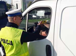 Czy można odmówić badania alkomatem? Kierowca musi uważać, by nie stracić prawa jazdy