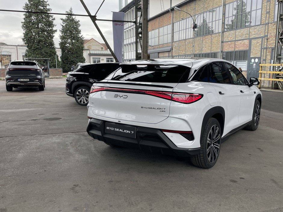BYD Sealion 7