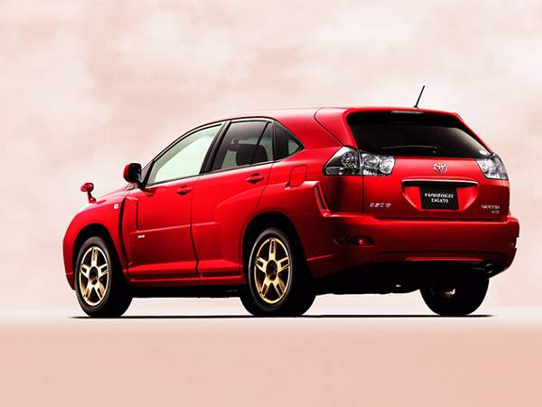 Toyota Harrier Zagato: Lexus RX na balu maskowym