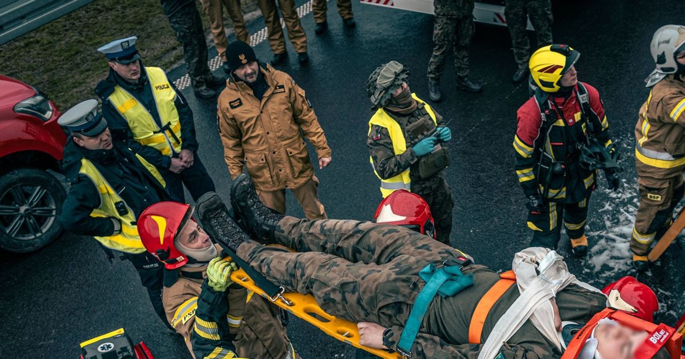 Tragiczny wypadek podczas ćwiczeń DRAGON 24. Na trasie S-19 najechały na siebie dwa transportery wojskowe