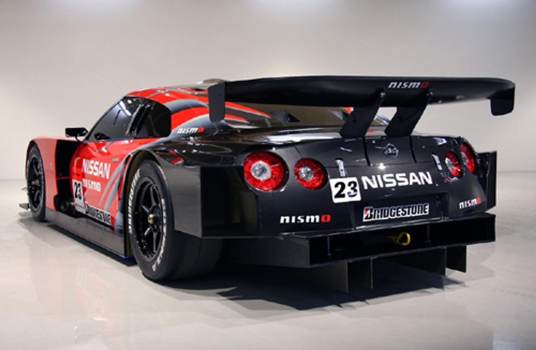 Nissan GT-R GT500 - w nowych barwach fabrycznych