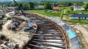 Kopią nowy tunel na Zakopiance. Zaawansowanie prac przekroczyło 60 proc.