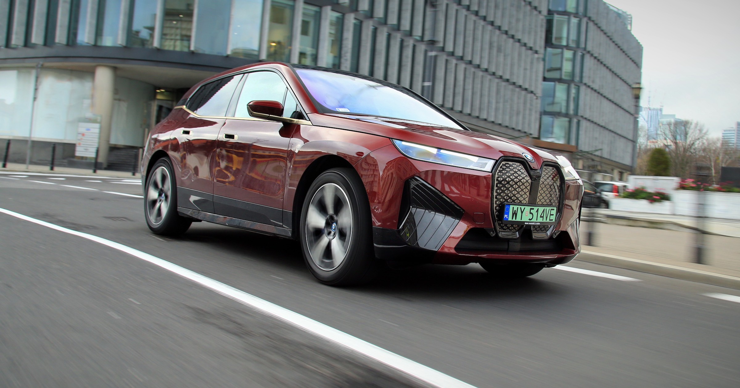 BMW iX xDrive 50 – kolosalny ekozbawc