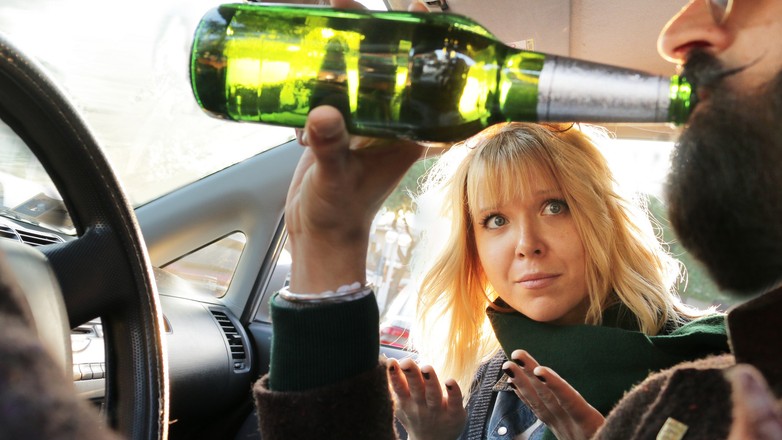 Pasażer, który godzi się na prowadzenie samochodu przez pijanego, jest współwinny!