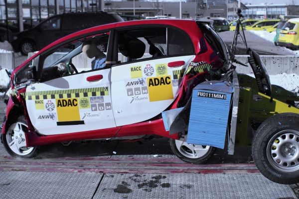 Mitsubishi i-MIEV - crash test