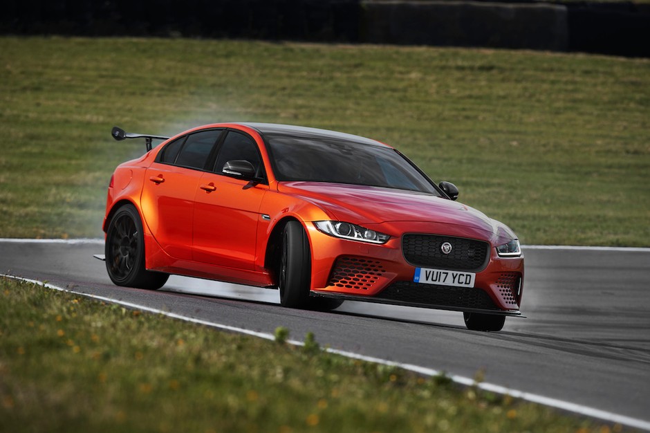 Jaguar XE SV 8
