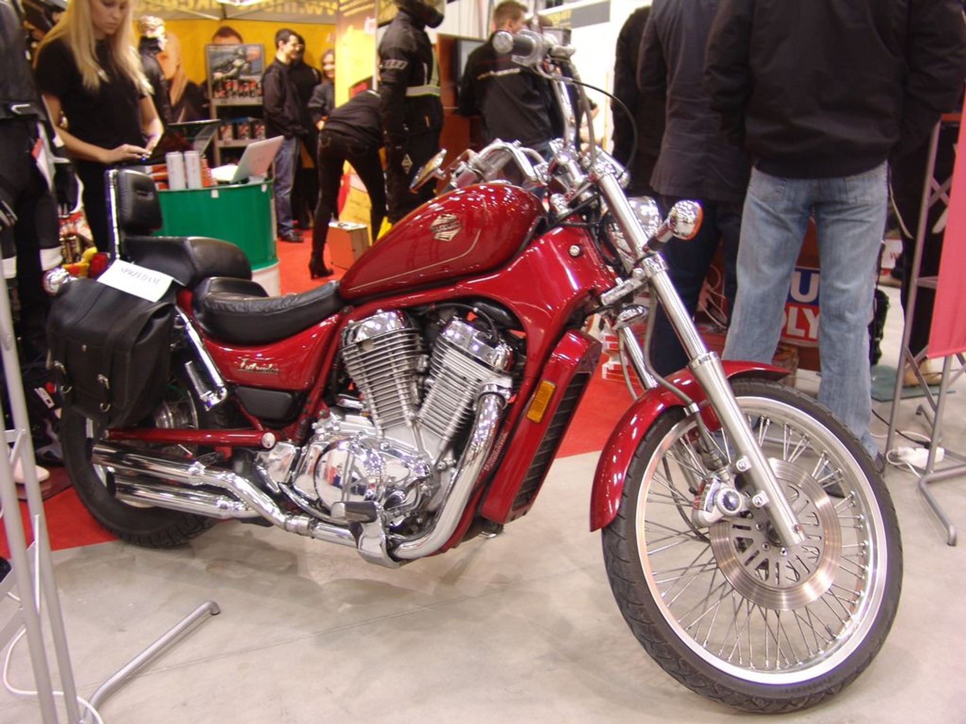 III Ogólnopolska Wystawa Motocykli i Skuterów: premiery i atrakcyjne hostessy (galeria)