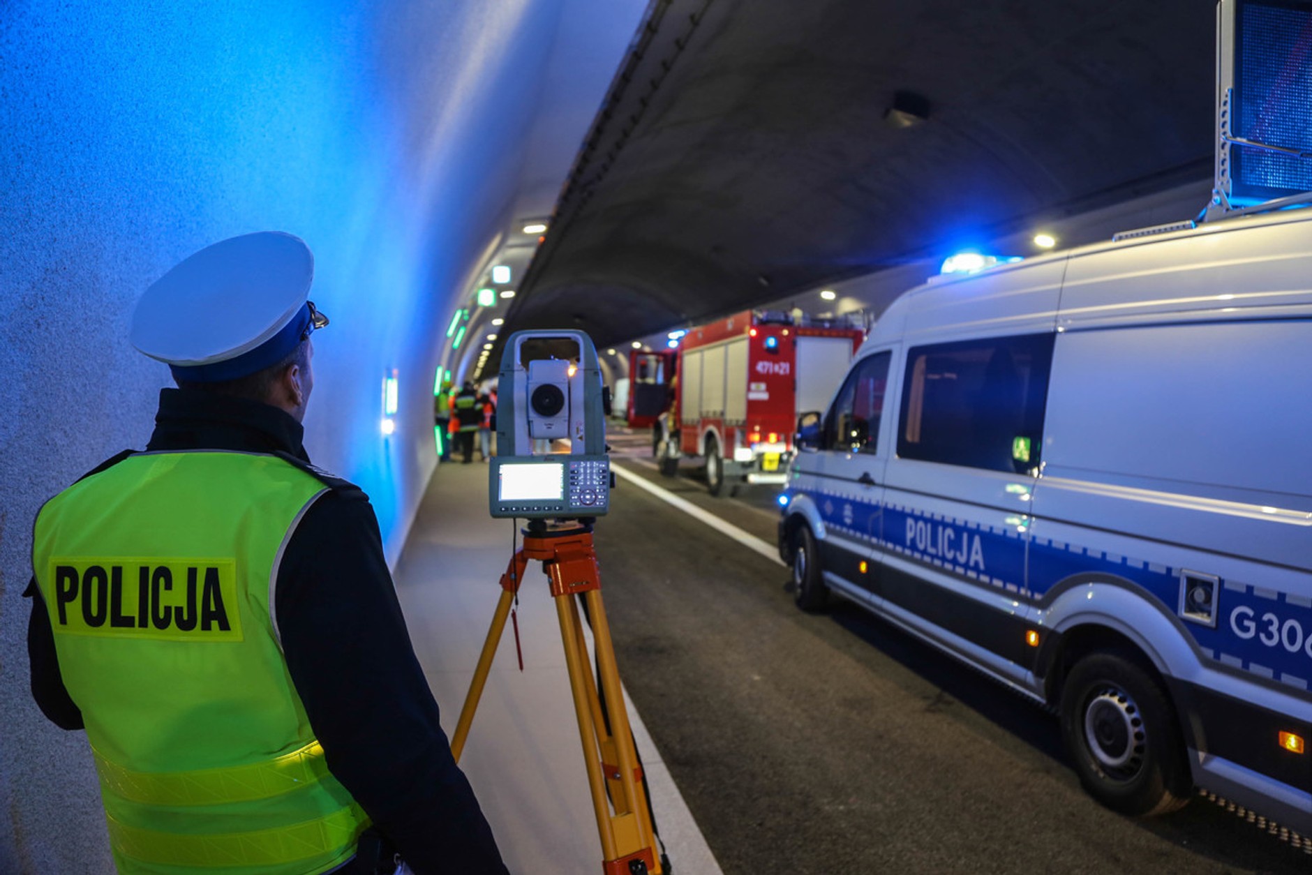 Ćwiczenia w tunelu drogi S7 na Zakopiance